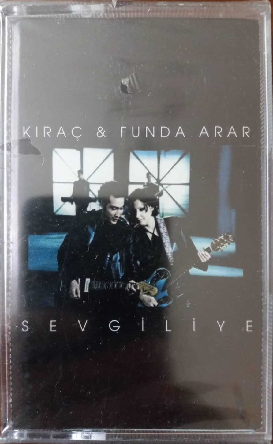 Kıraç & Funda Arar Sevgiliye Açılmamış Jelatininde Kaset
