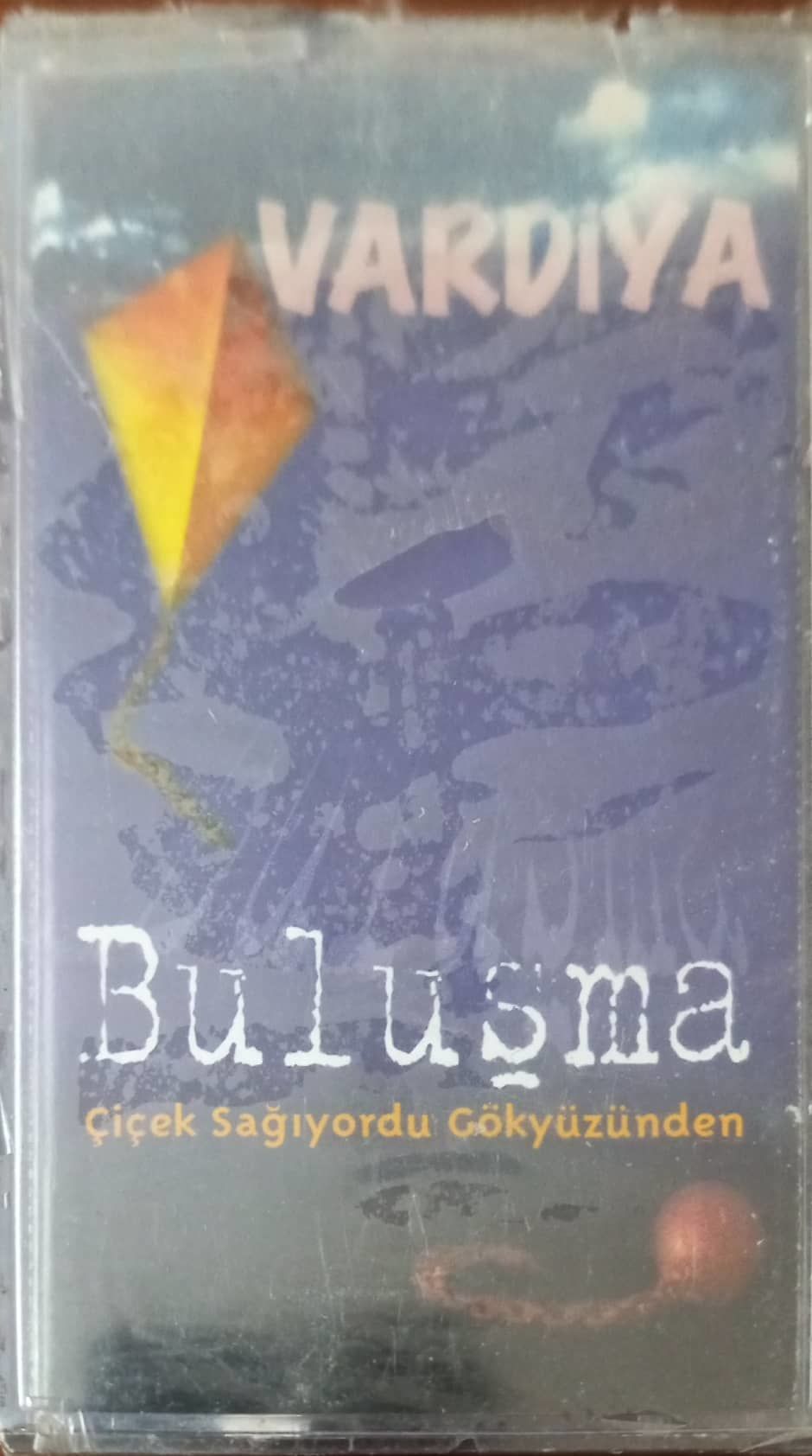 Vardiya Buluşma Çiçek Sağıyordu Gökyüzünden Açılmamış Jelatininde Kaset