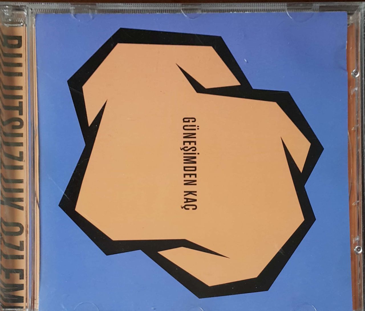 Bulutsuzluk Özlemi Güneşimden Kaç CD