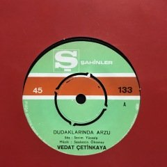 Vedat Çetinkaya Dudaklarında Arzu 45lik Plak