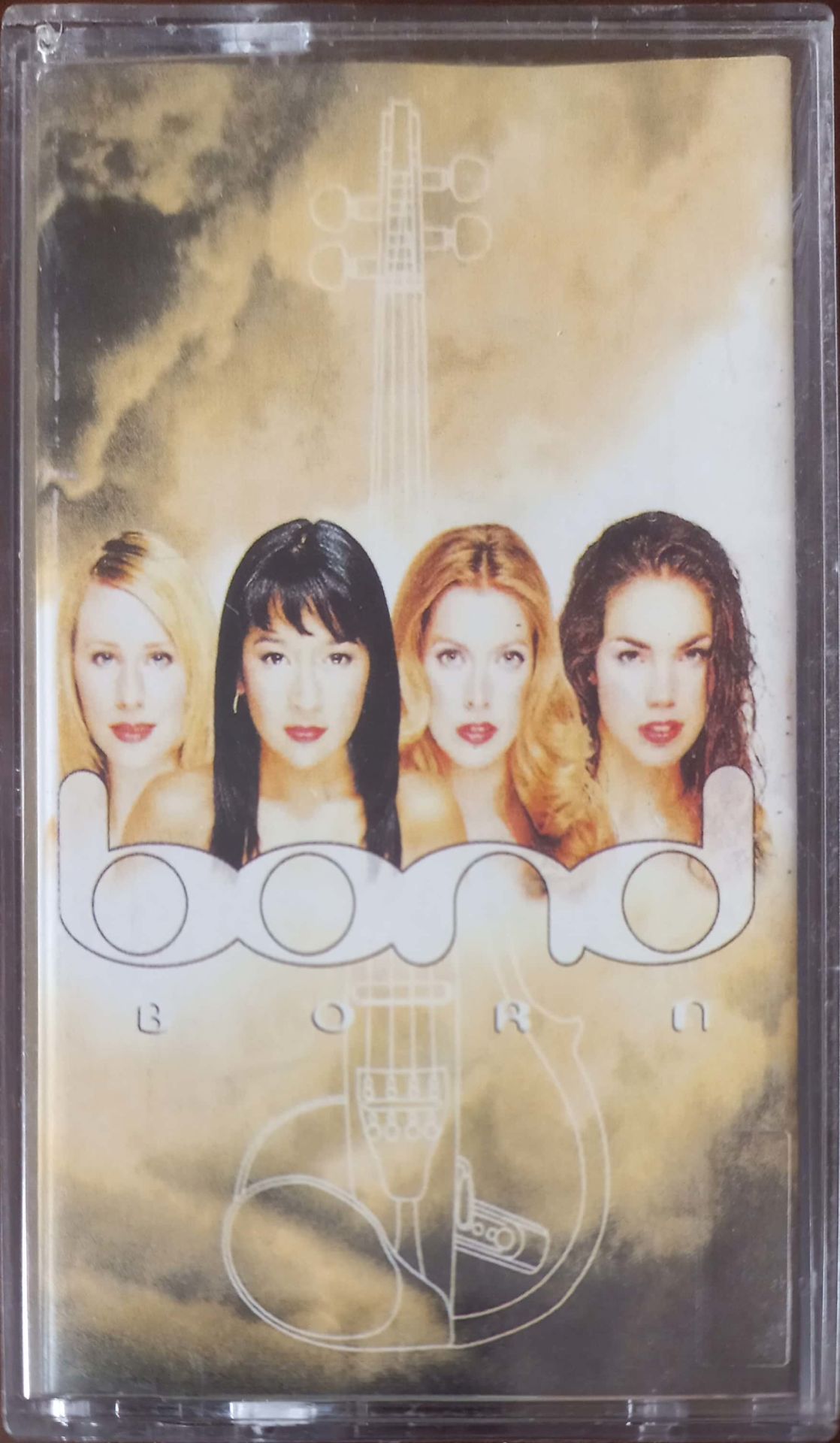 Bond Born Kaset
